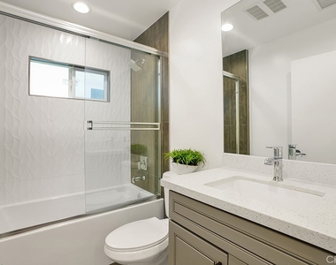 5729 Willow Crest Avenue - Photo Thumbnail 11