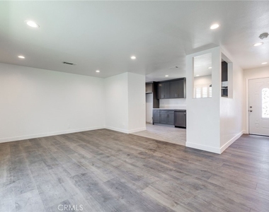 5892 Nugget Circle - Photo Thumbnail 2