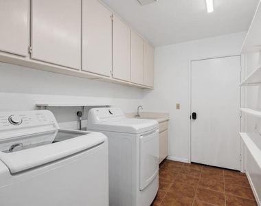 1713 W Country Club Lane - Photo Thumbnail 21