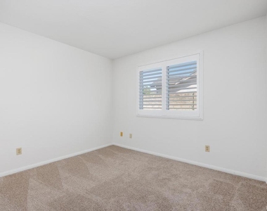 1713 W Country Club Lane - Photo Thumbnail 19