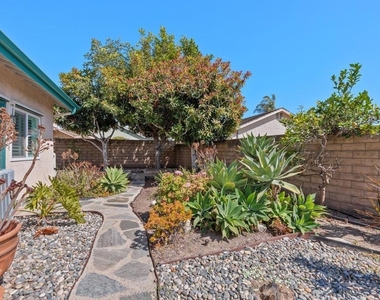 1713 W Country Club Lane - Photo Thumbnail 26