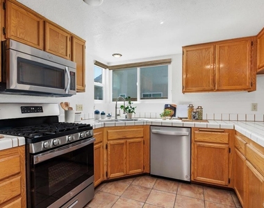 1713 W Country Club Lane - Photo Thumbnail 12