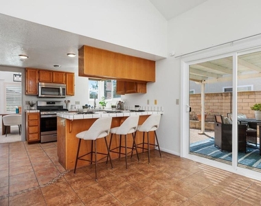1713 W Country Club Lane - Photo Thumbnail 11