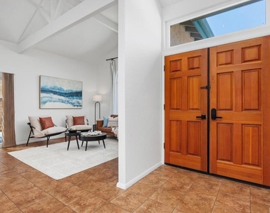 1713 W Country Club Lane - Photo Thumbnail 3