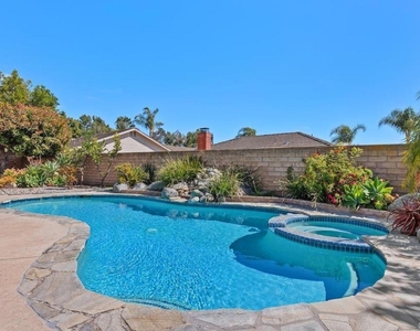 1713 W Country Club Lane - Photo Thumbnail 23