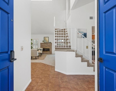 1713 W Country Club Lane - Photo Thumbnail 2