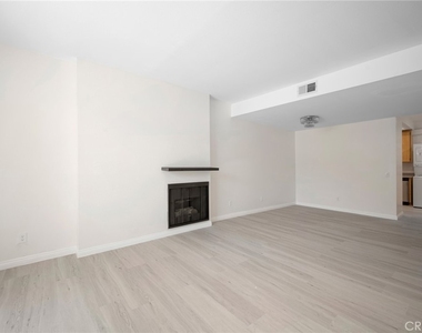4328 Whitsett Avenue - Photo Thumbnail 4