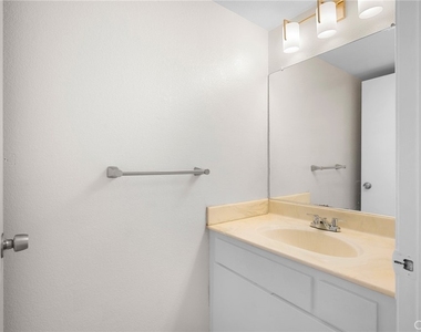 4328 Whitsett Avenue - Photo Thumbnail 14
