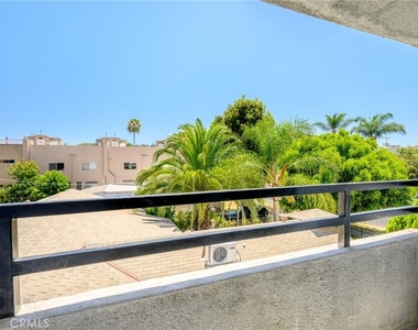 4328 Whitsett Avenue - Photo Thumbnail 16