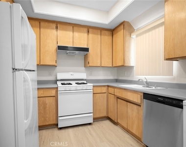 4328 Whitsett Avenue - Photo Thumbnail 11