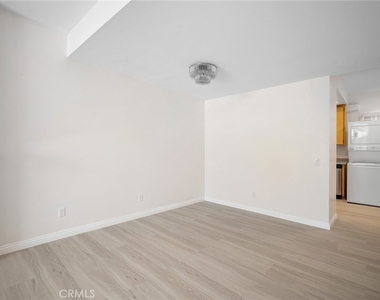 4328 Whitsett Avenue - Photo Thumbnail 9