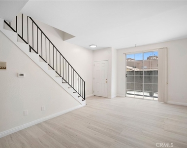 4328 Whitsett Avenue - Photo Thumbnail 6
