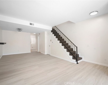 4328 Whitsett Avenue - Photo Thumbnail 8