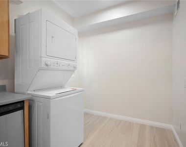 4328 Whitsett Avenue - Photo Thumbnail 13