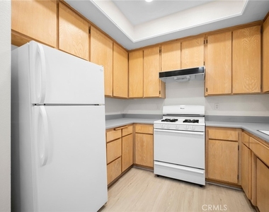 4328 Whitsett Avenue - Photo Thumbnail 12