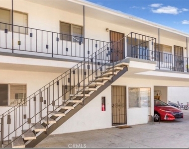 6851 Agnes Avenue - Photo Thumbnail 9