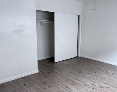 6851 Agnes Avenue - Photo Thumbnail 3