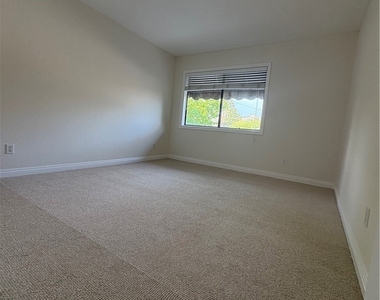 645 Balboa Avenue - Photo Thumbnail 14
