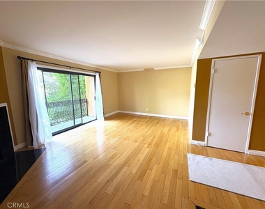 645 Balboa Avenue - Photo Thumbnail 2