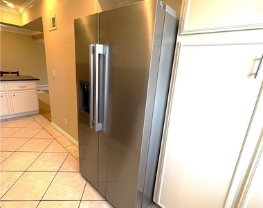645 Balboa Avenue - Photo Thumbnail 6