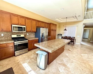 100 Chesapeake Court - Photo Thumbnail 9