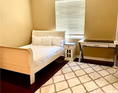 100 Chesapeake Court - Photo Thumbnail 24
