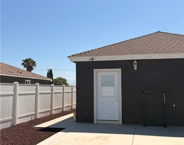 11088 Spruce Avenue - Photo Thumbnail 12