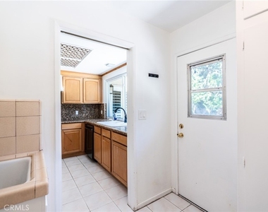 333 W Wistaria Avenue - Photo Thumbnail 29
