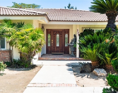 333 W Wistaria Avenue - Photo Thumbnail 2