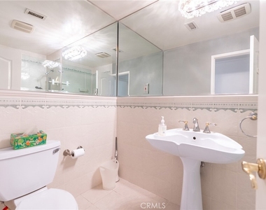 333 W Wistaria Avenue - Photo Thumbnail 24