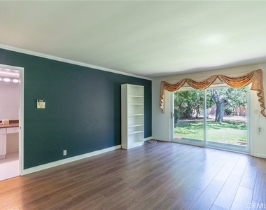 333 W Wistaria Avenue - Photo Thumbnail 14