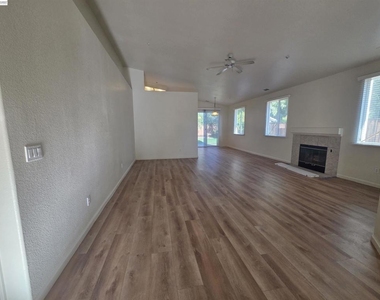 1646 Mallard St - Photo Thumbnail 4