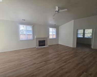 1646 Mallard St - Photo Thumbnail 7
