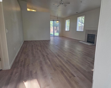 1646 Mallard St - Photo Thumbnail 3