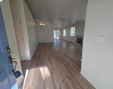 1646 Mallard St - Photo Thumbnail 2