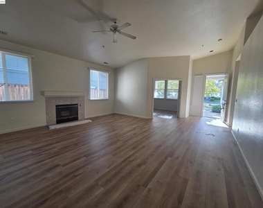1646 Mallard St - Photo Thumbnail 5