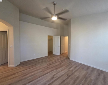 1646 Mallard St - Photo Thumbnail 34