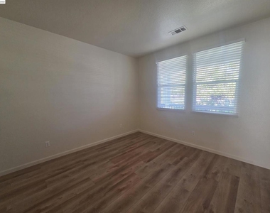 1646 Mallard St - Photo Thumbnail 18