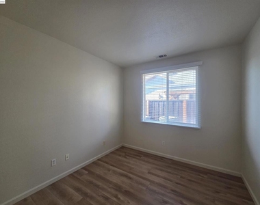 1646 Mallard St - Photo Thumbnail 24