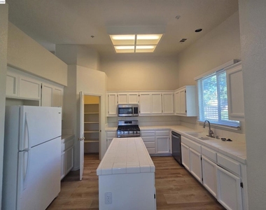 1646 Mallard St - Photo Thumbnail 12