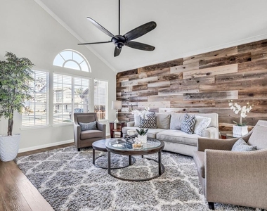 2435 Pinehurst Court - Photo Thumbnail 5