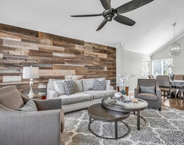 2435 Pinehurst Court - Photo Thumbnail 6