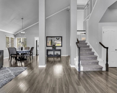 2435 Pinehurst Court - Photo Thumbnail 3