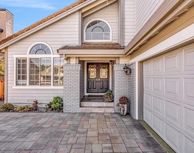 2435 Pinehurst Court - Photo Thumbnail 2