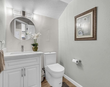 2435 Pinehurst Court - Photo Thumbnail 31