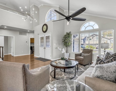 2435 Pinehurst Court - Photo Thumbnail 8
