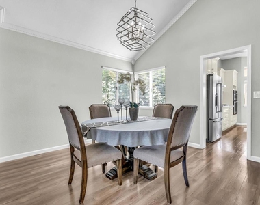 2435 Pinehurst Court - Photo Thumbnail 12