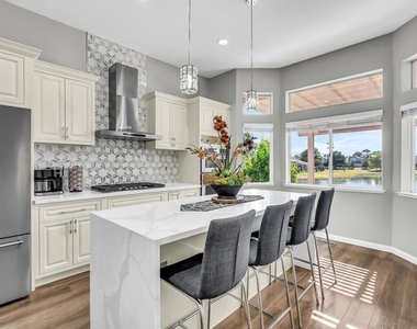 2435 Pinehurst Court - Photo Thumbnail 16