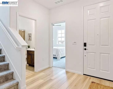 2789 Penrose Ln - Photo Thumbnail 2