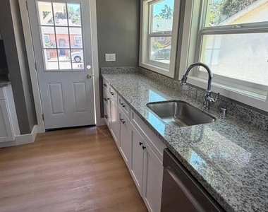 813 Butte St - Photo Thumbnail 6
